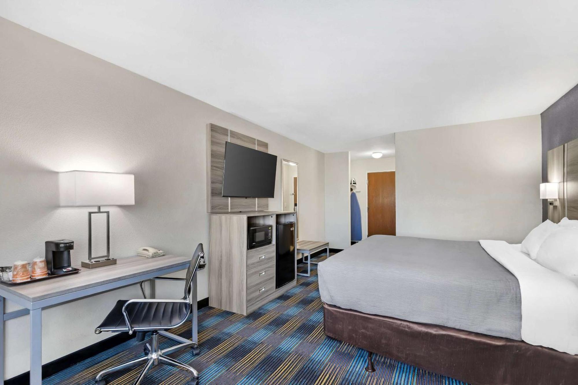 Quality Inn & Suites Fort Madison Near Hwy 61 Exterior foto