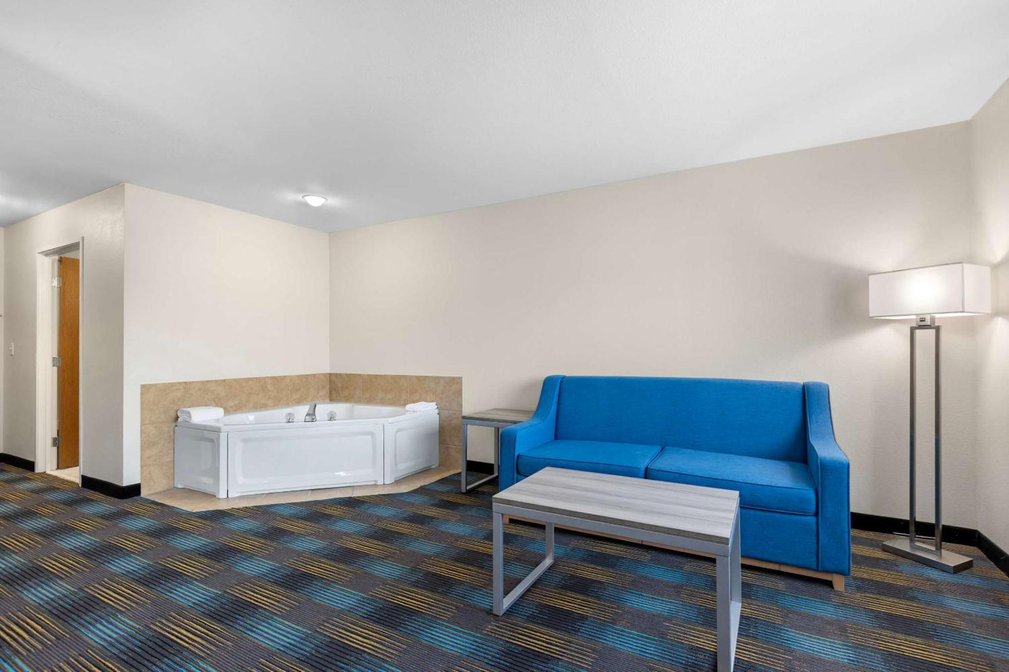 Quality Inn & Suites Fort Madison Near Hwy 61 Exterior foto